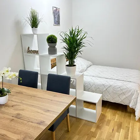 55 M2 Stylish Apartment With Balcony & Parking Wenen Buitenkant foto