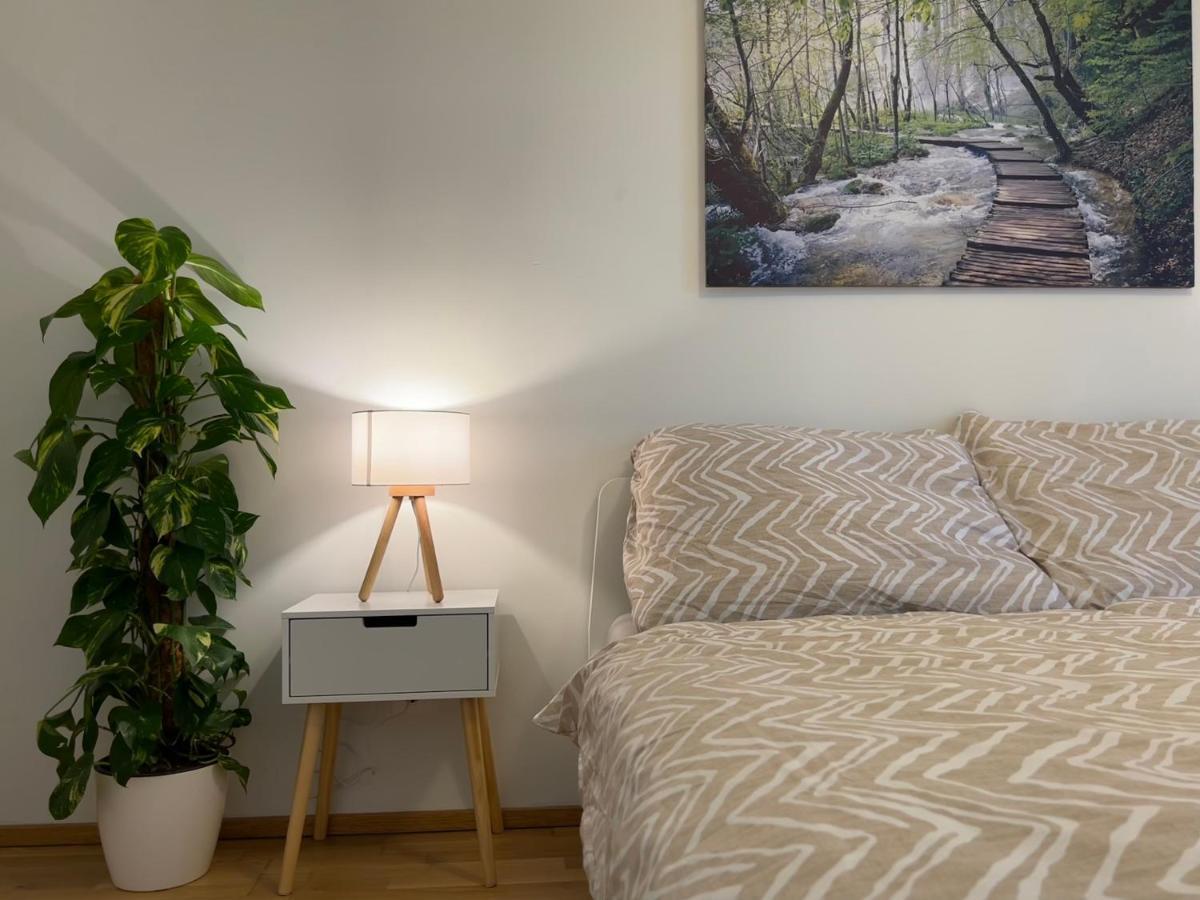55 M2 Stylish With Balcony & Parking Apartmán *