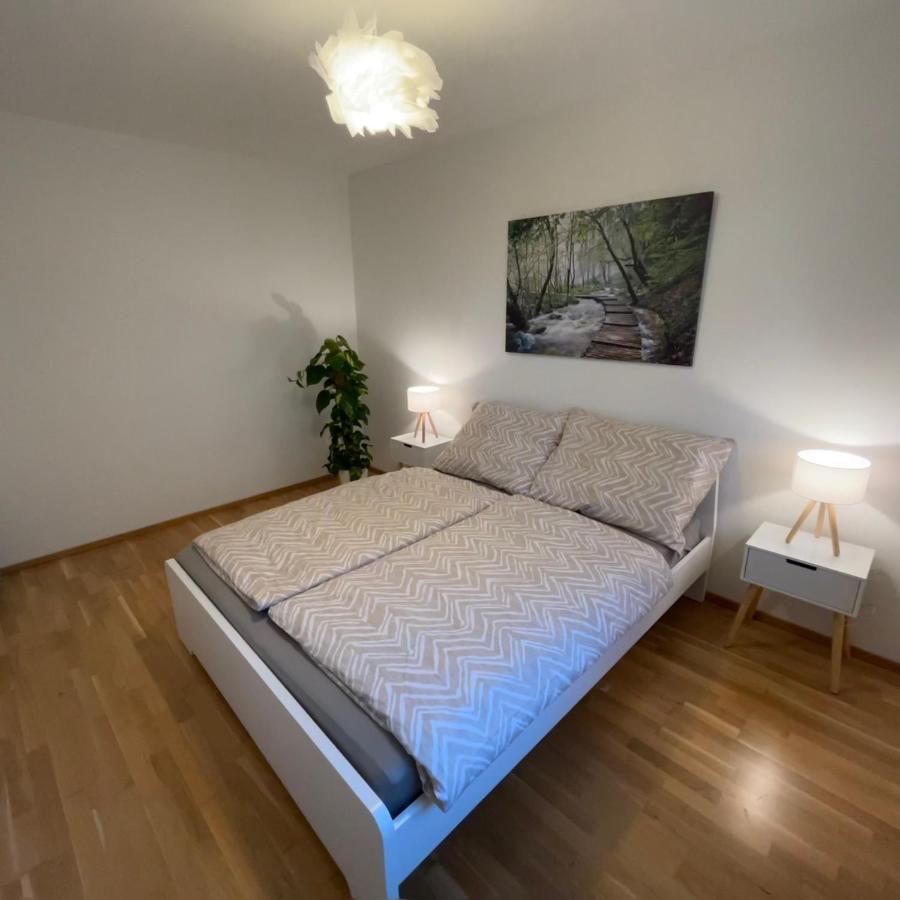 Apartmán 55 M2 Stylish With Balcony & Parking