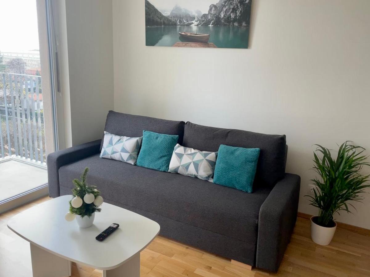 Apartmán 55 M2 Stylish With Balcony & Parking *